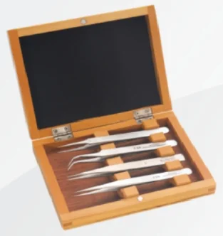 Kit 4 pinzette da orologiaio con scatola in legno/ 4 watchmaker tweezers, wooden box